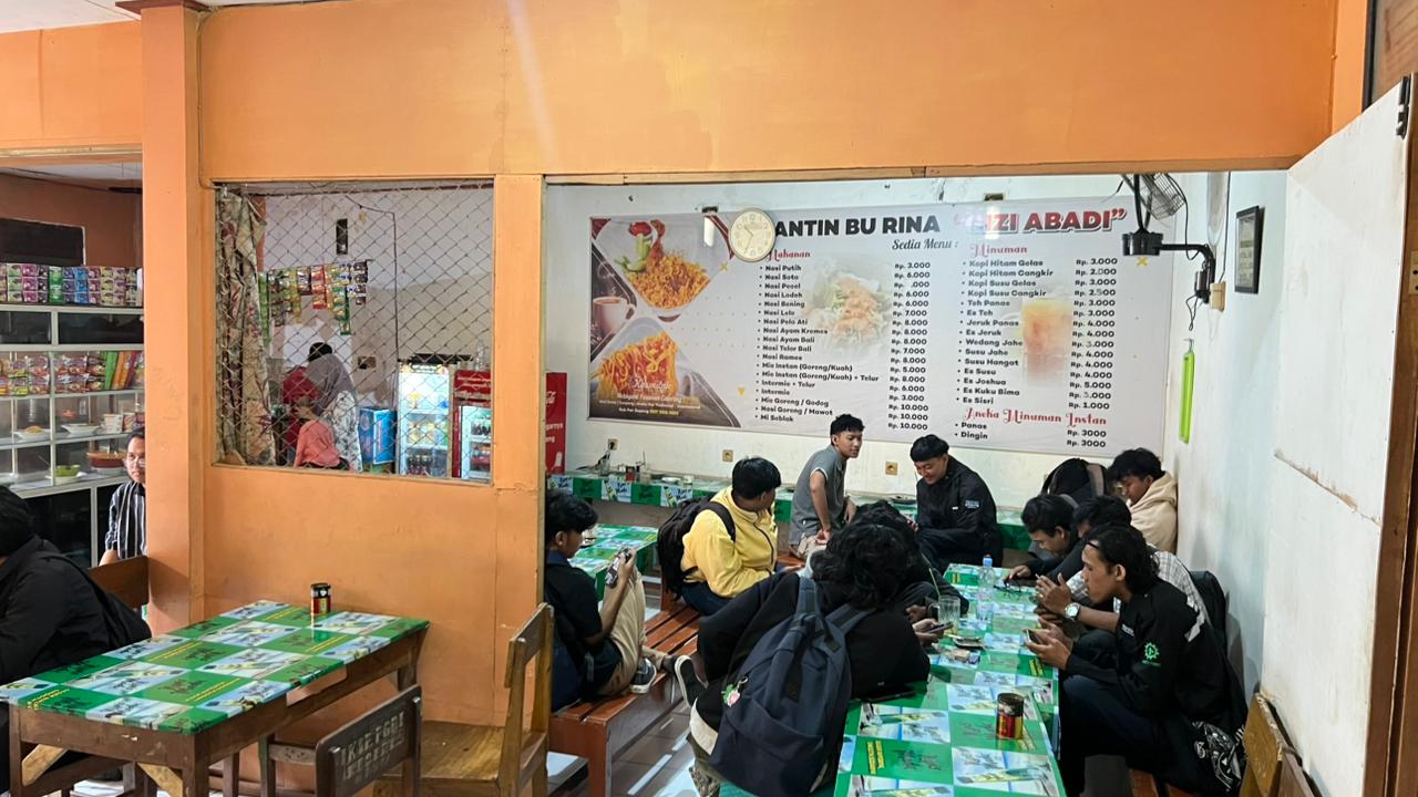 Suasana kantin G'penk